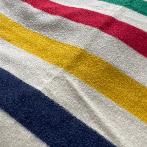 Hudson Bay 8 point king blanket - Picture 9 of 9